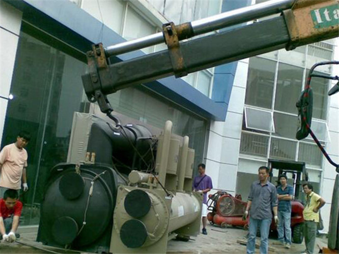 普格县随车吊和汽车吊的核心区别是什么？哪种更省钱？