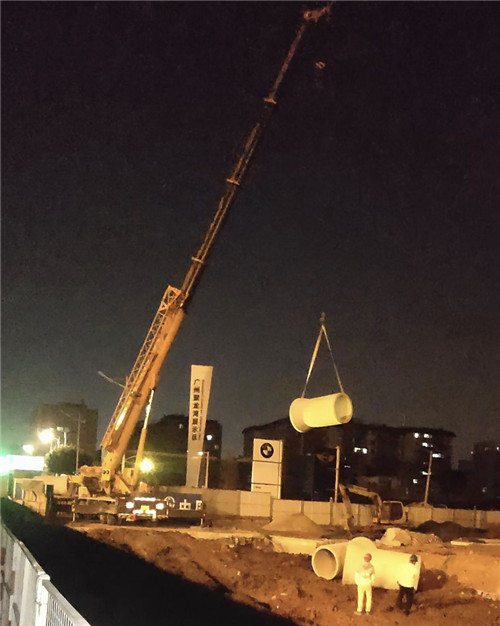 普格县“弯臂矫正”—— 吊车的 “形变补偿” 技术