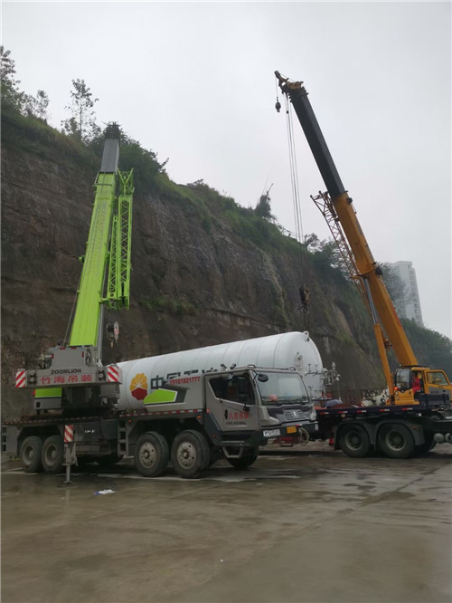 普格县“不怕风雨冻”—— 吊车的 “恶劣环境适应” 技术